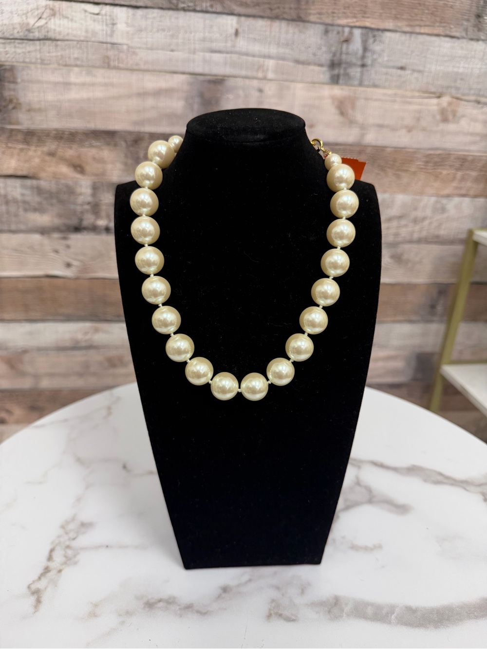 Carolee single strand pearl necklace with heart closure